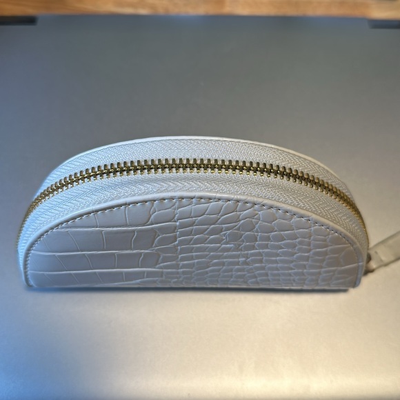 ELIZABETH & JAMES Cream Textile Halfmoon Wristlet Wallet - Picture 3 of 11